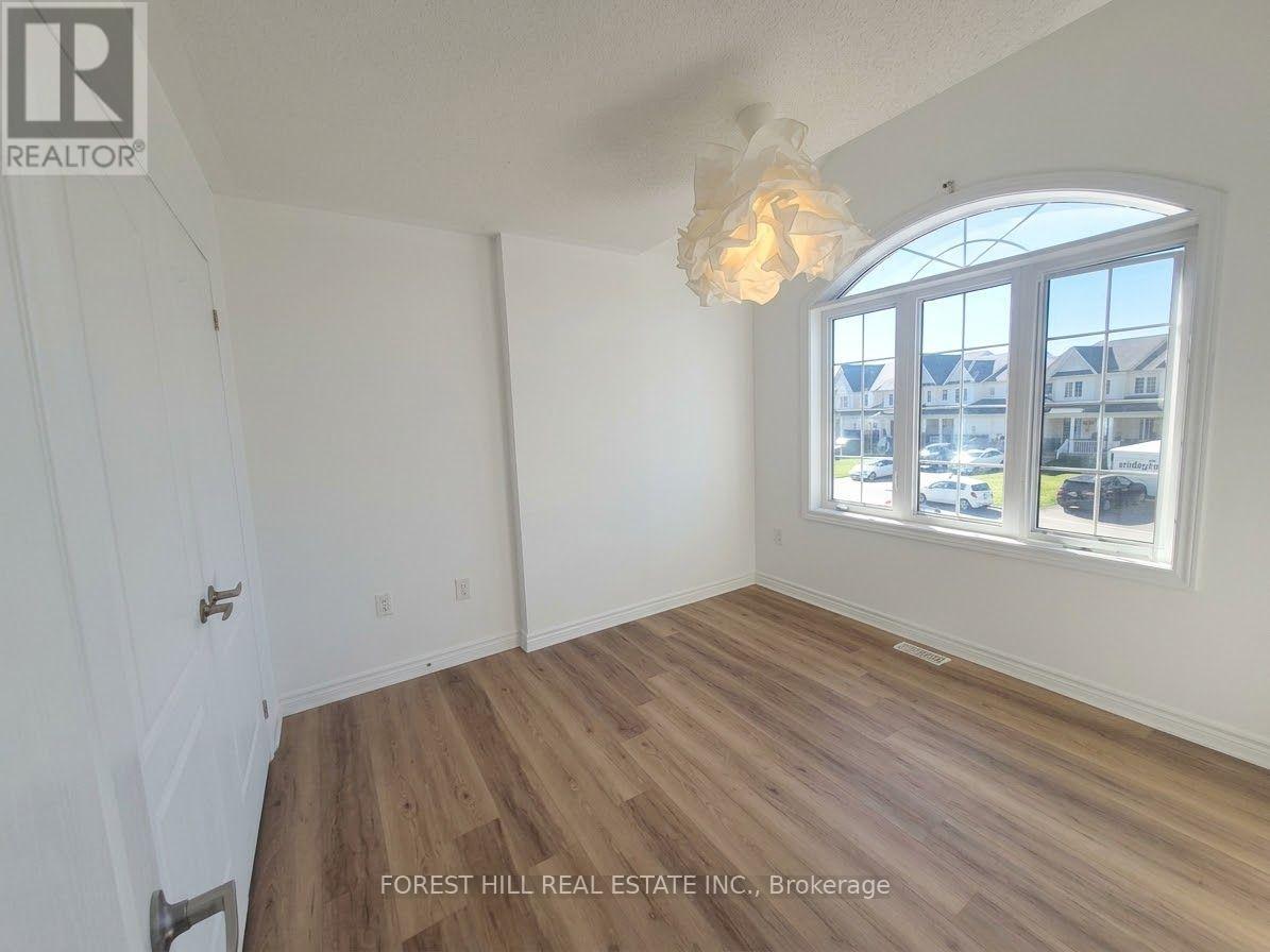 68 Blanchard Crescent, Essa photo 9