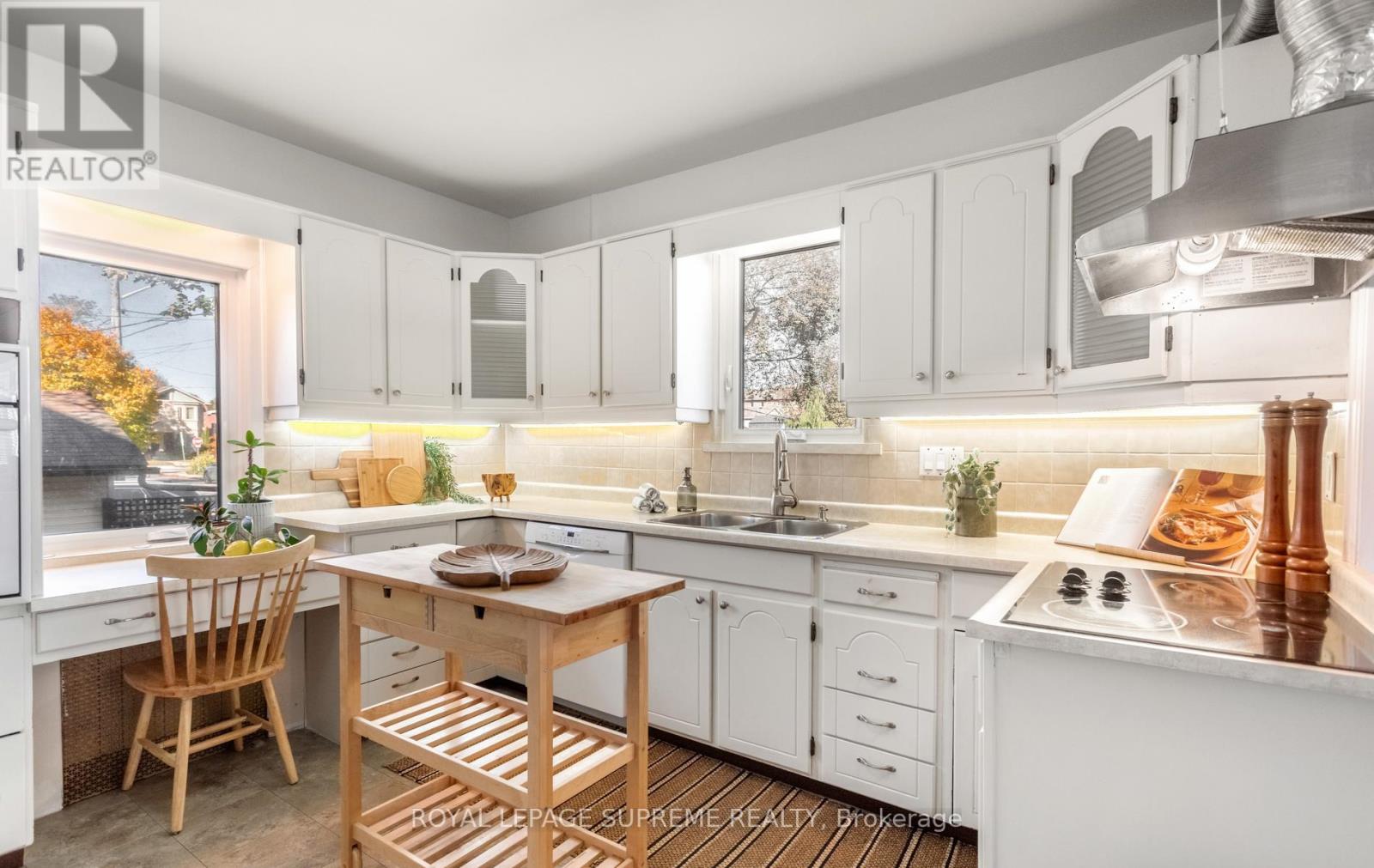54 East Drive, Toronto, ON photo 11
