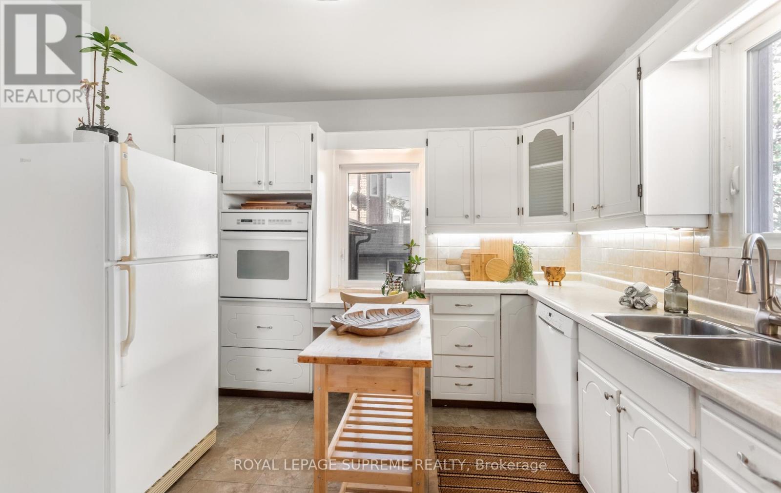 54 East Drive, Toronto, ON photo 13