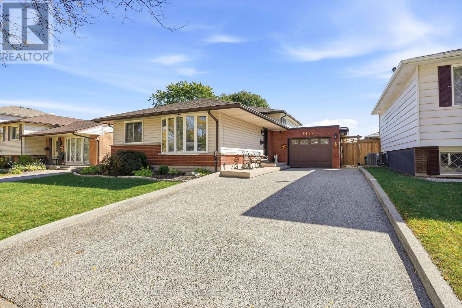 2432 Cyprus Avenue, Burlington, ON