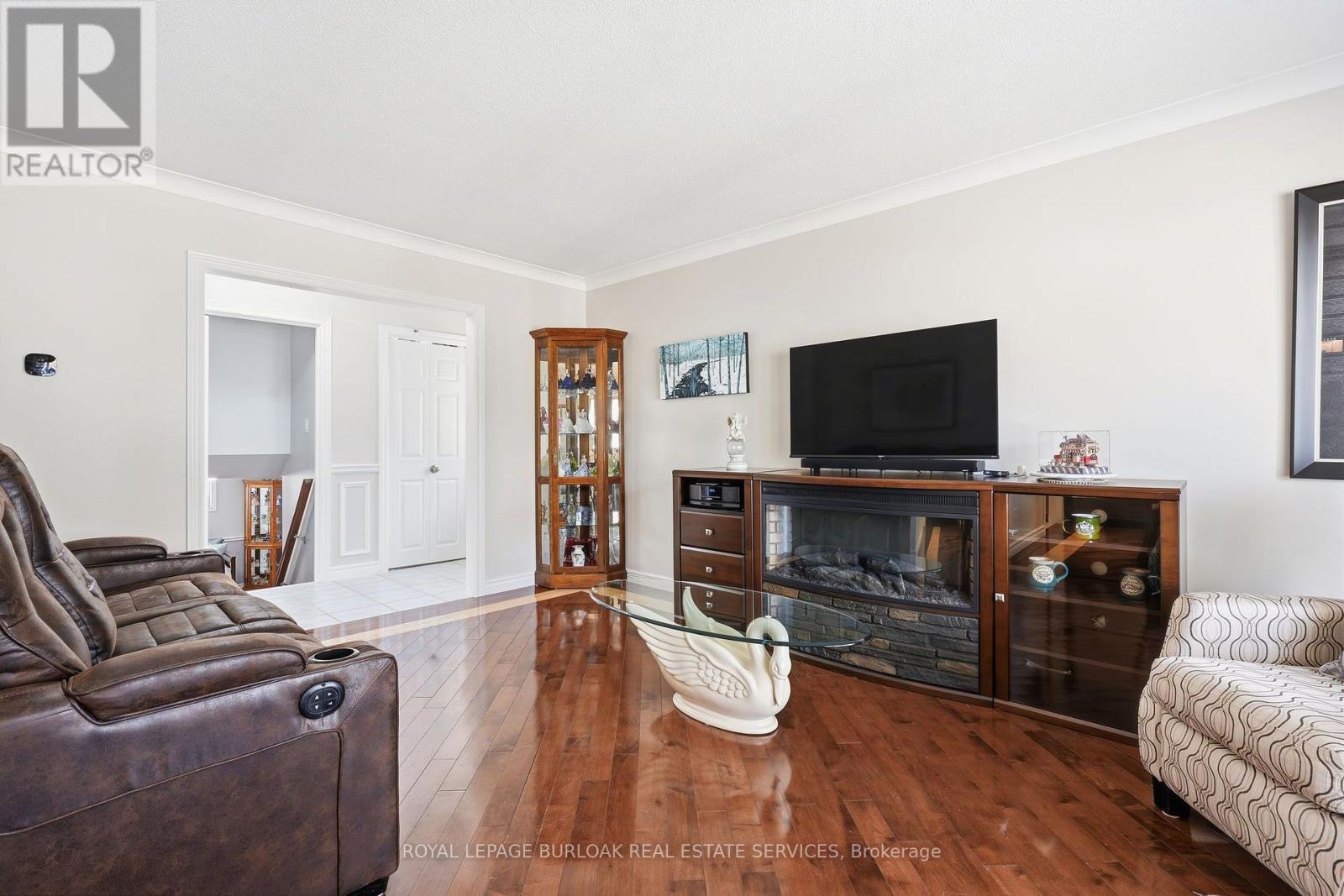 2432 Cyprus Avenue, Burlington, ON photo 9