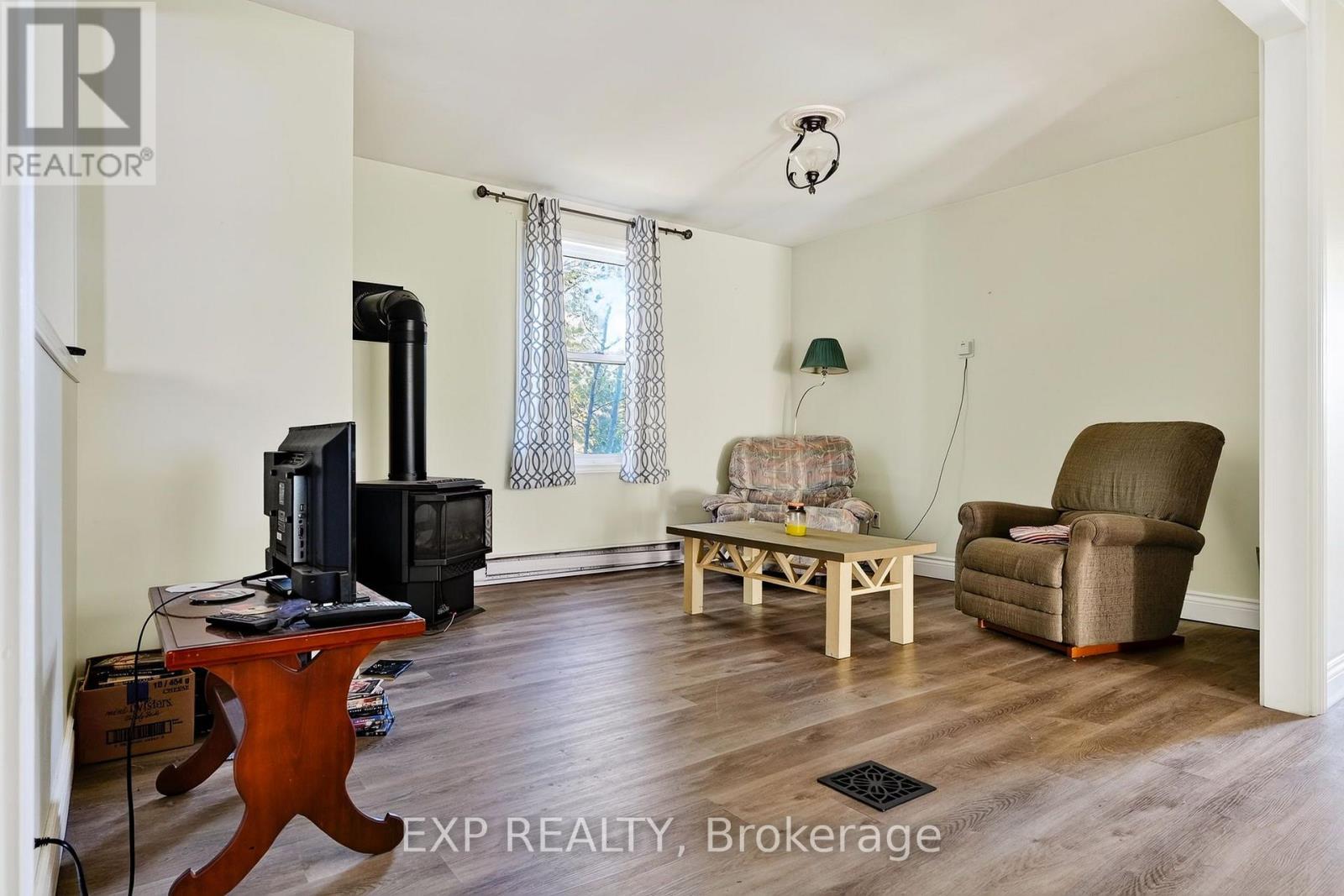 194 South Road, Hastings Highlands, ON photo 6