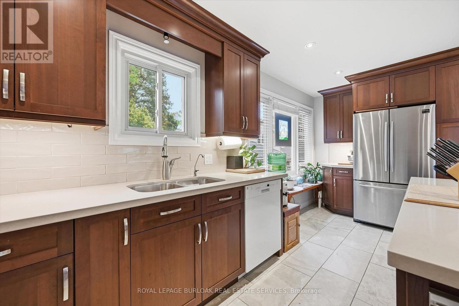 81 MAIN STREET S - 14
