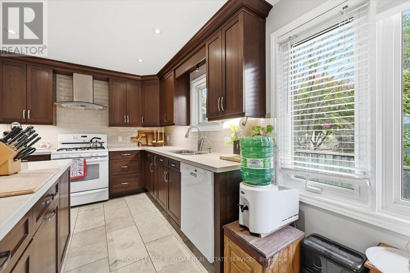 81 MAIN STREET S - 16