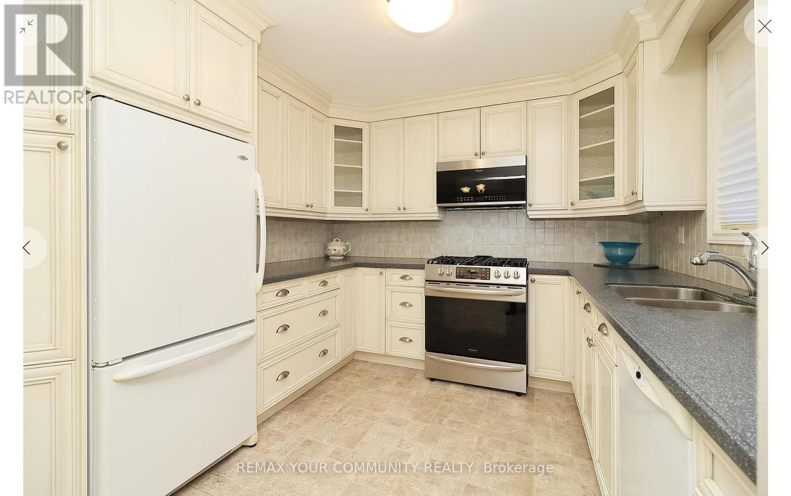 161 BILLINGS CRESCENT - 9