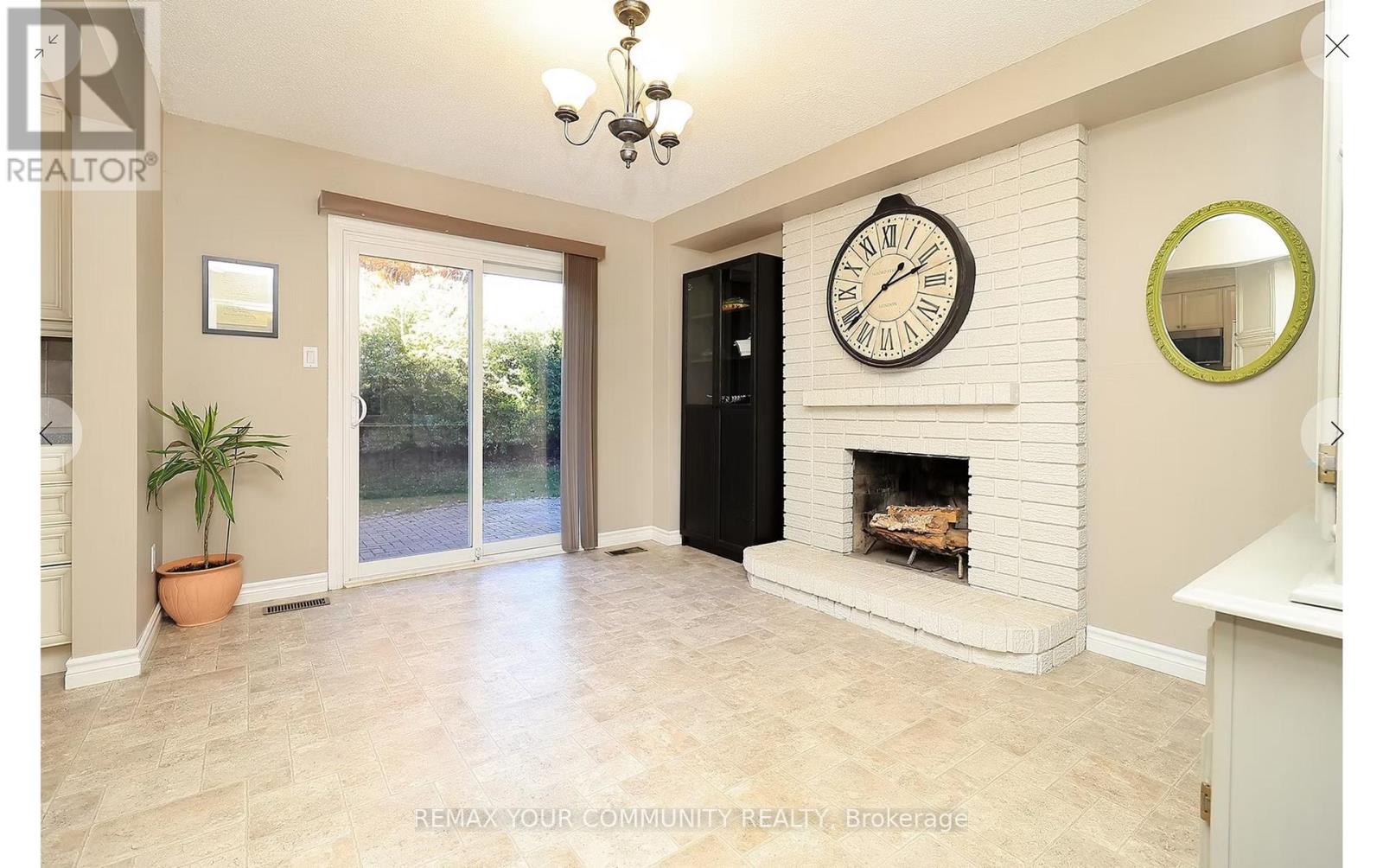 161 Billings Crescent, Newmarket, ON photo 5