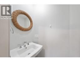 1042 Wintergreen Drive, Kelowna, BC V1Y9A3 Photo 23