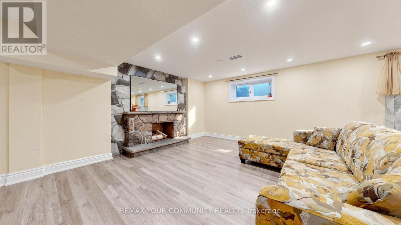 15 Colwick Drive, Toronto, ON photo 39