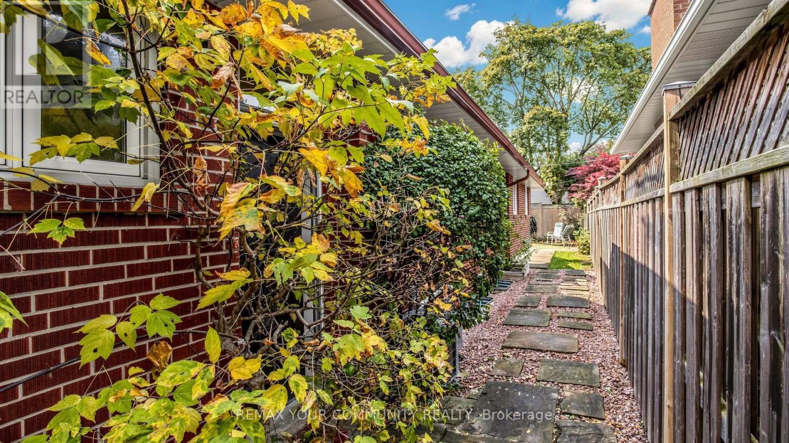 15 Colwick Drive, Toronto, ON photo 49