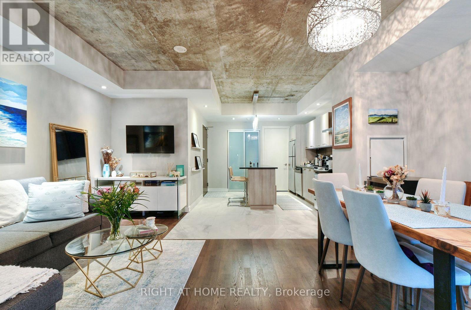 #422 95 BATHURST STREET - 14