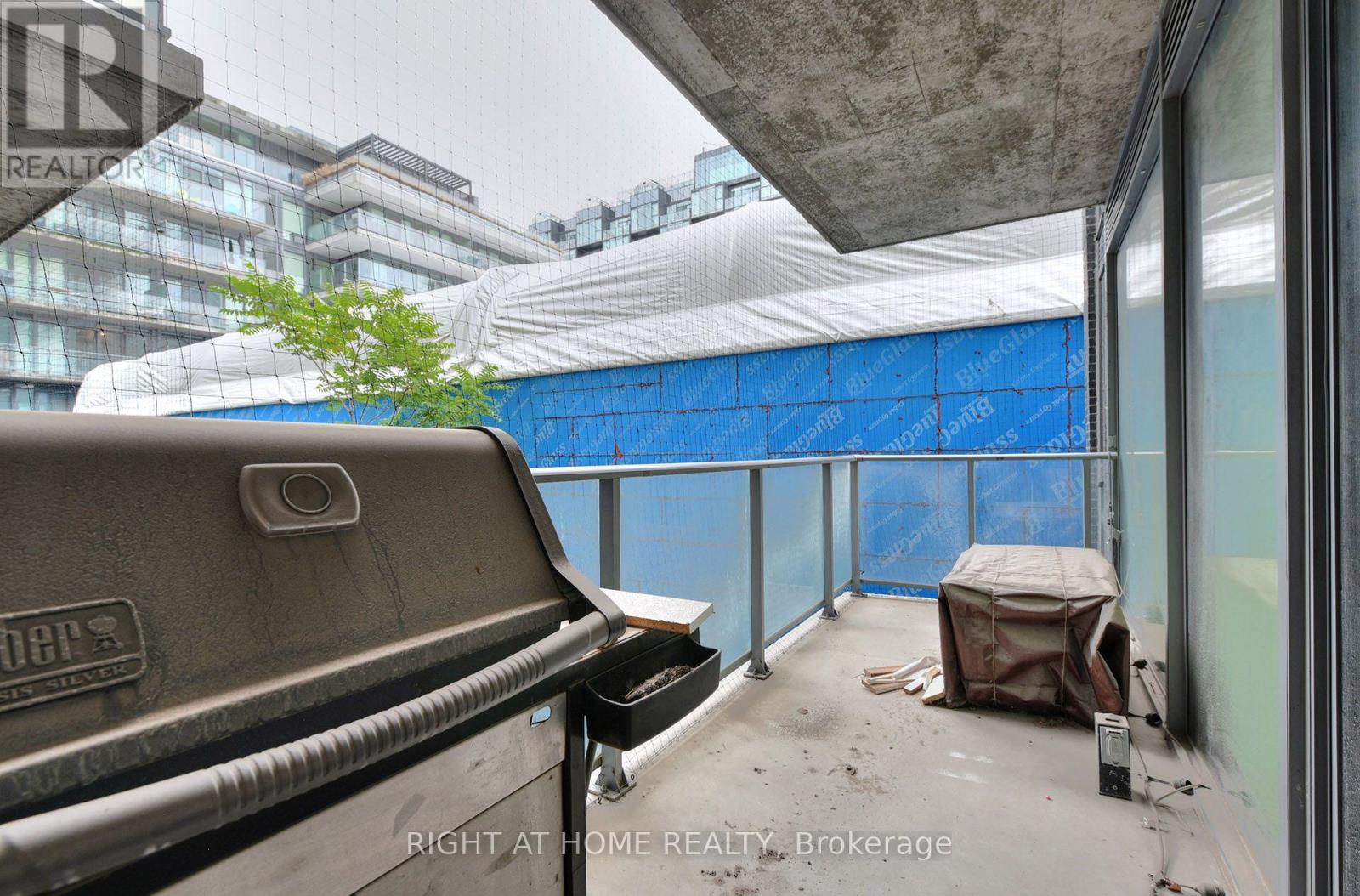 #422 95 BATHURST STREET - 24