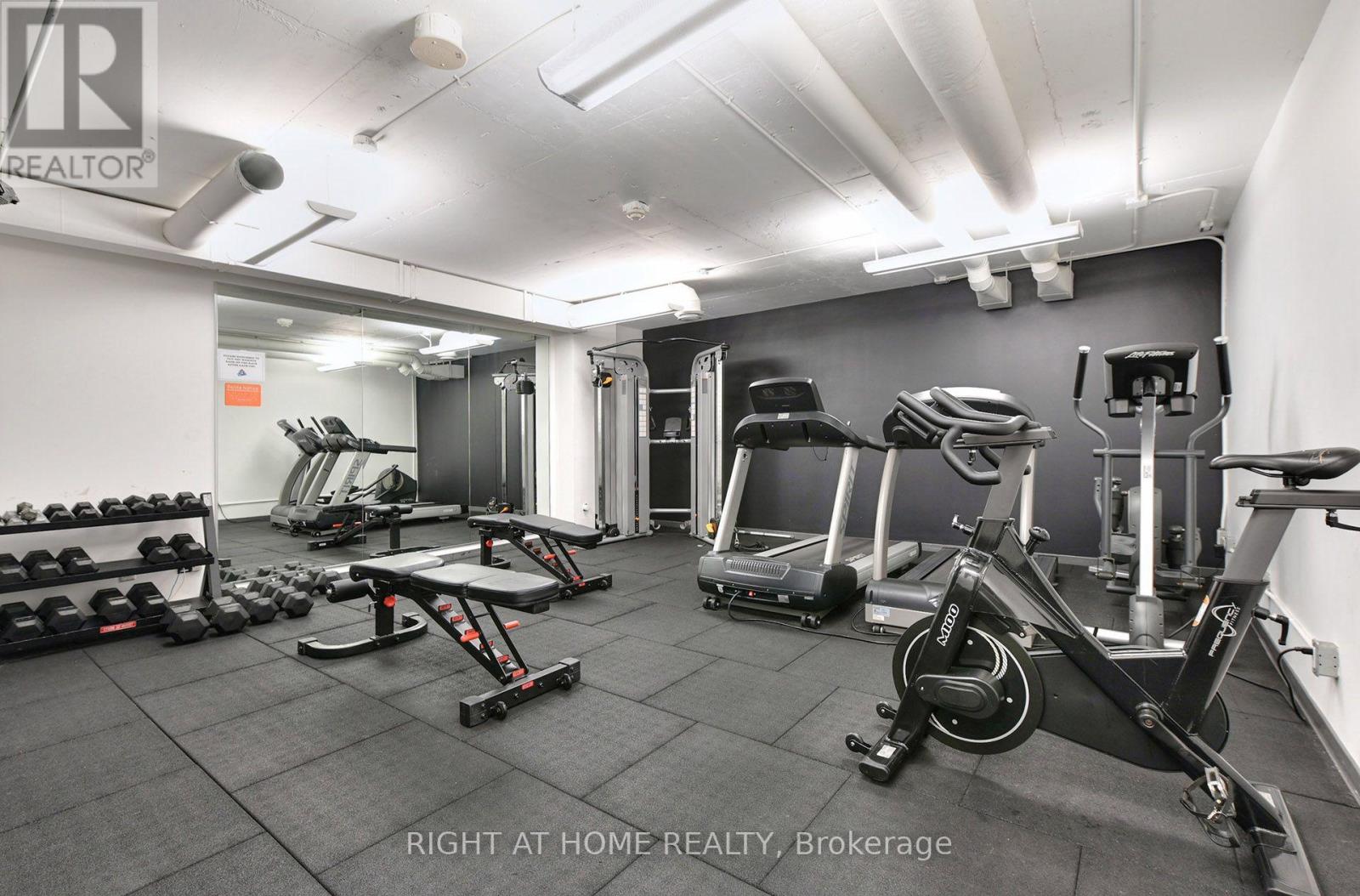 #422 95 BATHURST STREET - 25