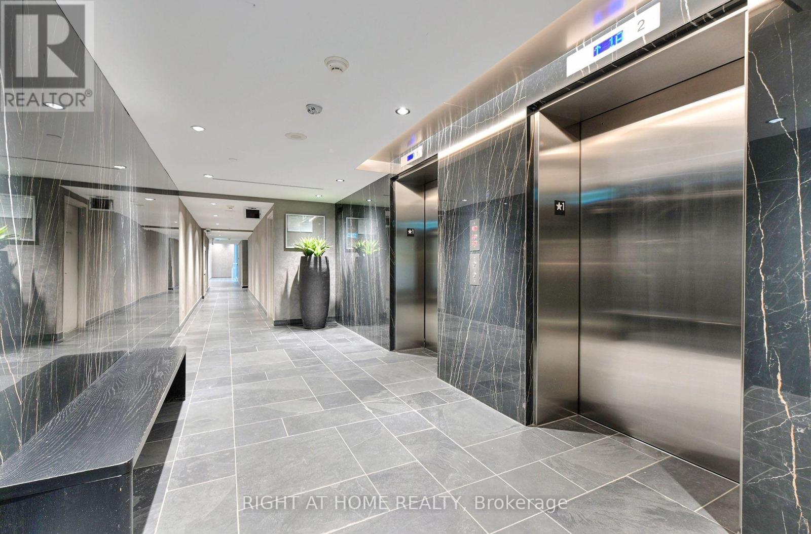 #422 95 BATHURST STREET - 4