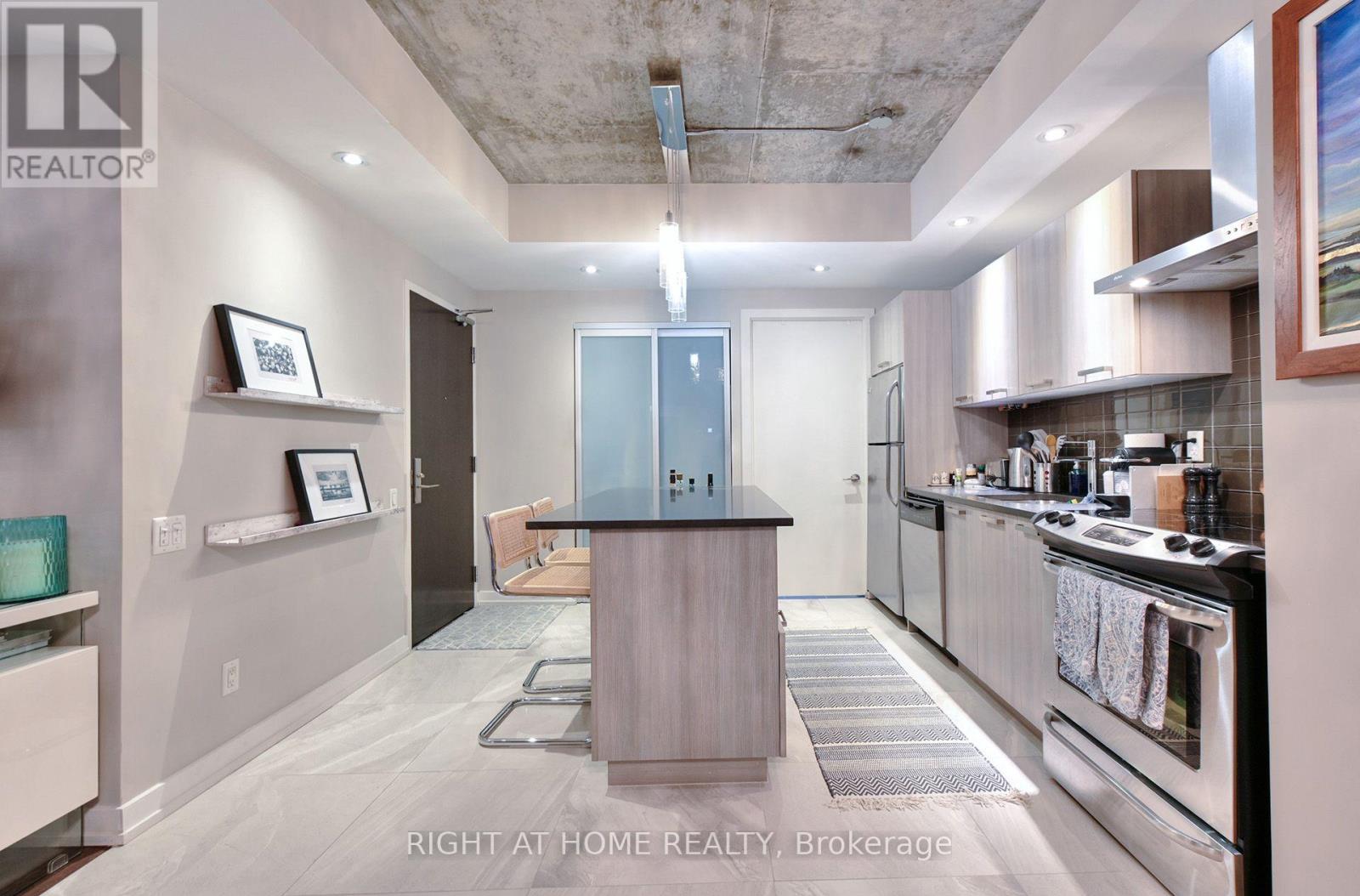 #422 95 BATHURST STREET - 7