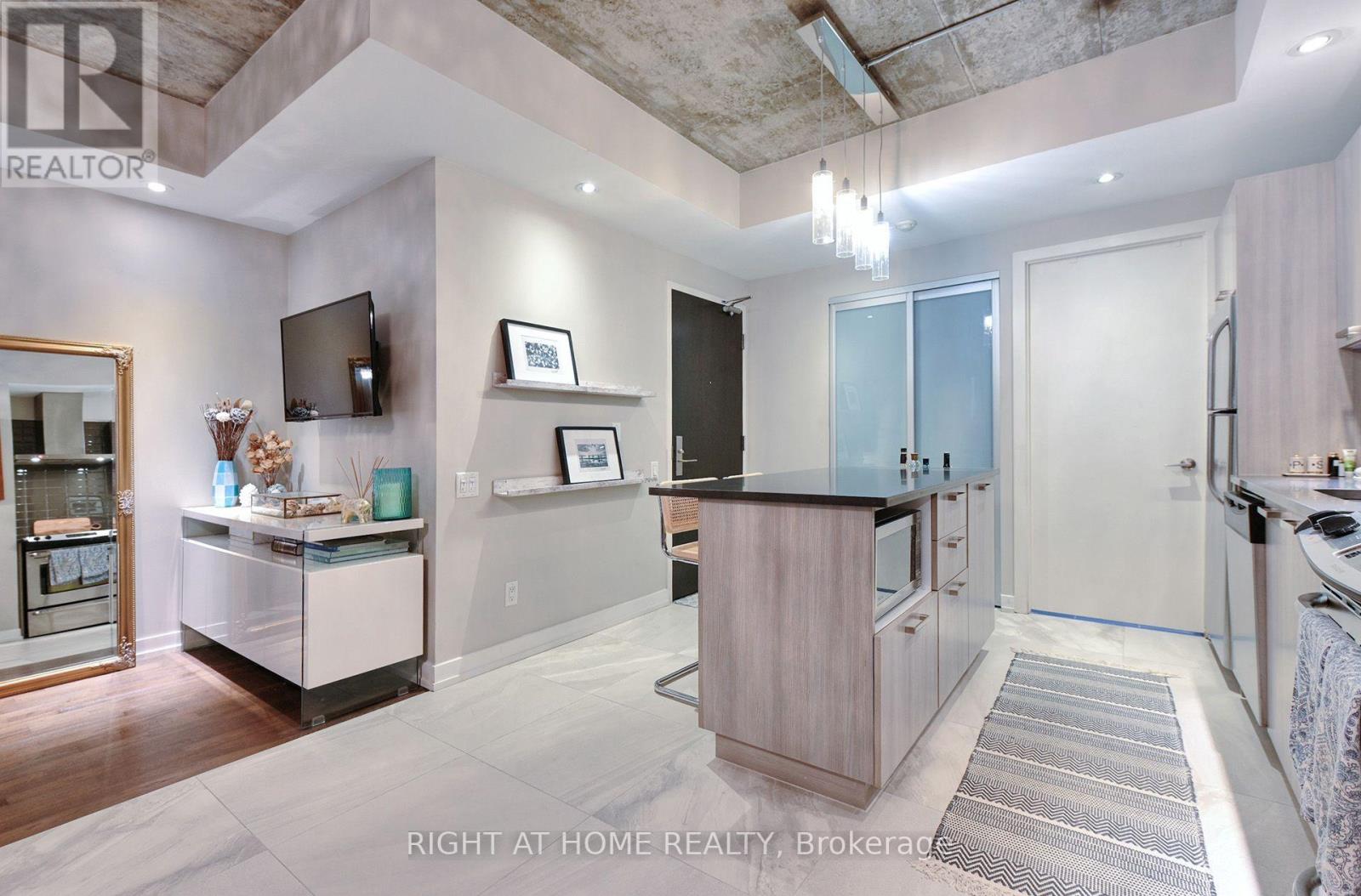 #422 95 BATHURST STREET - 8