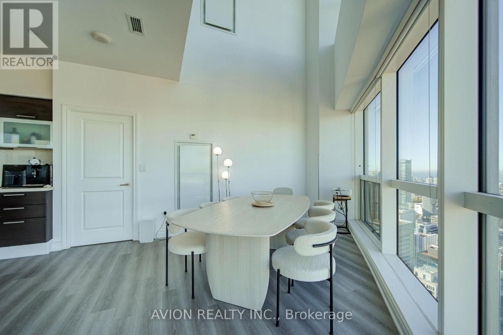 5716- 386 Yonge Street, Toronto, ON photo 10