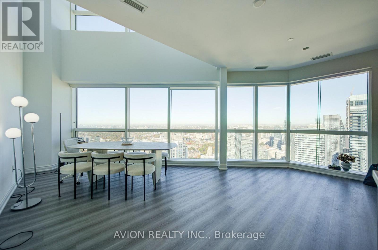 5716- 386 Yonge Street, Toronto, ON photo 3