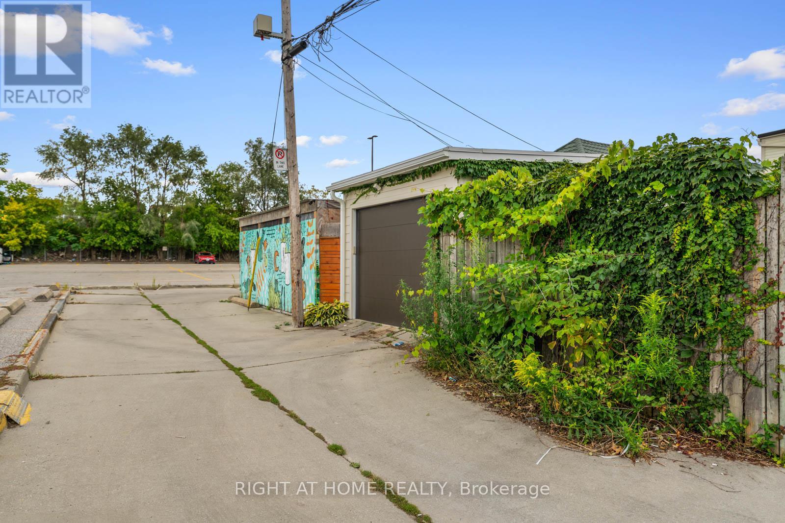 5 1/2 Luttrell Avenue, Toronto, ON photo 30