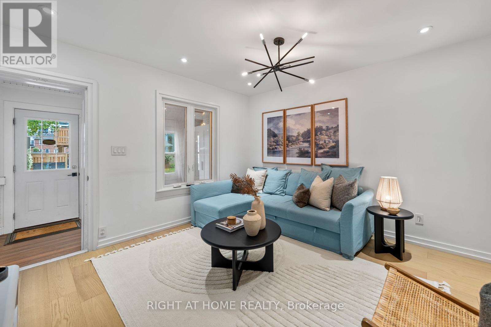 5 1/2 Luttrell Avenue, Toronto, ON photo 6