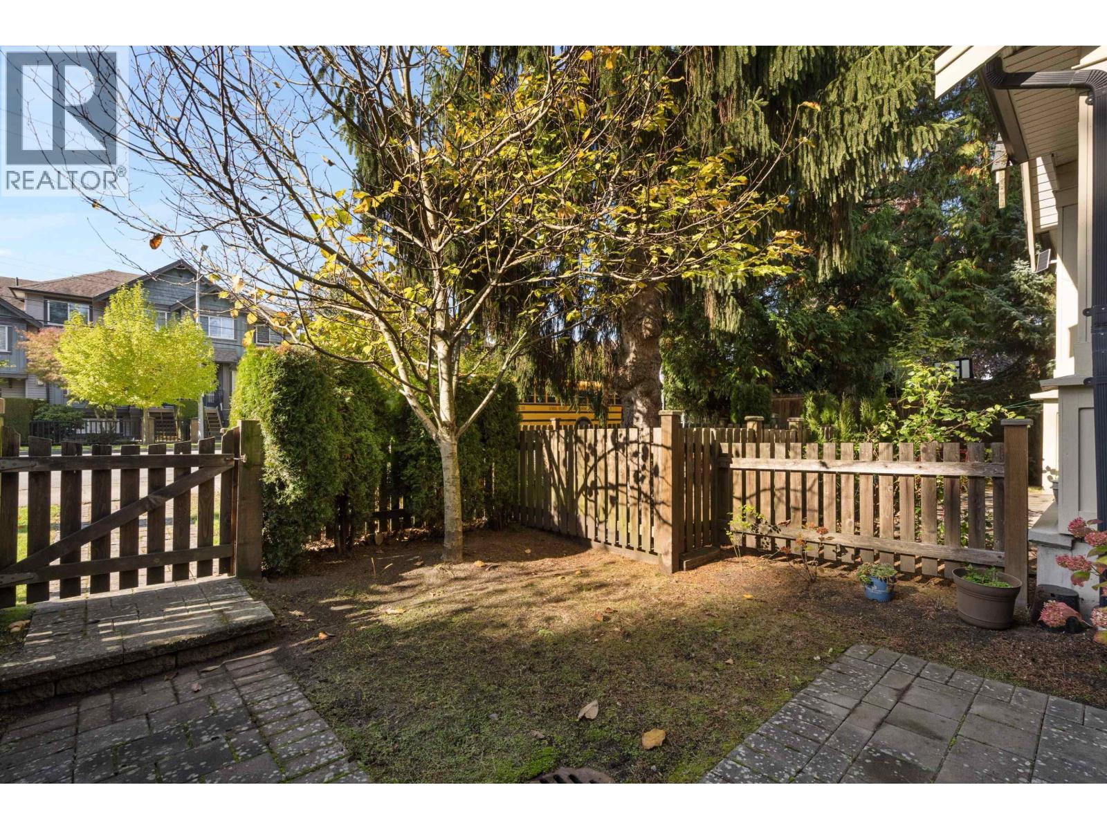 Photo of 14 6033 WILLIAMS ROAD 28