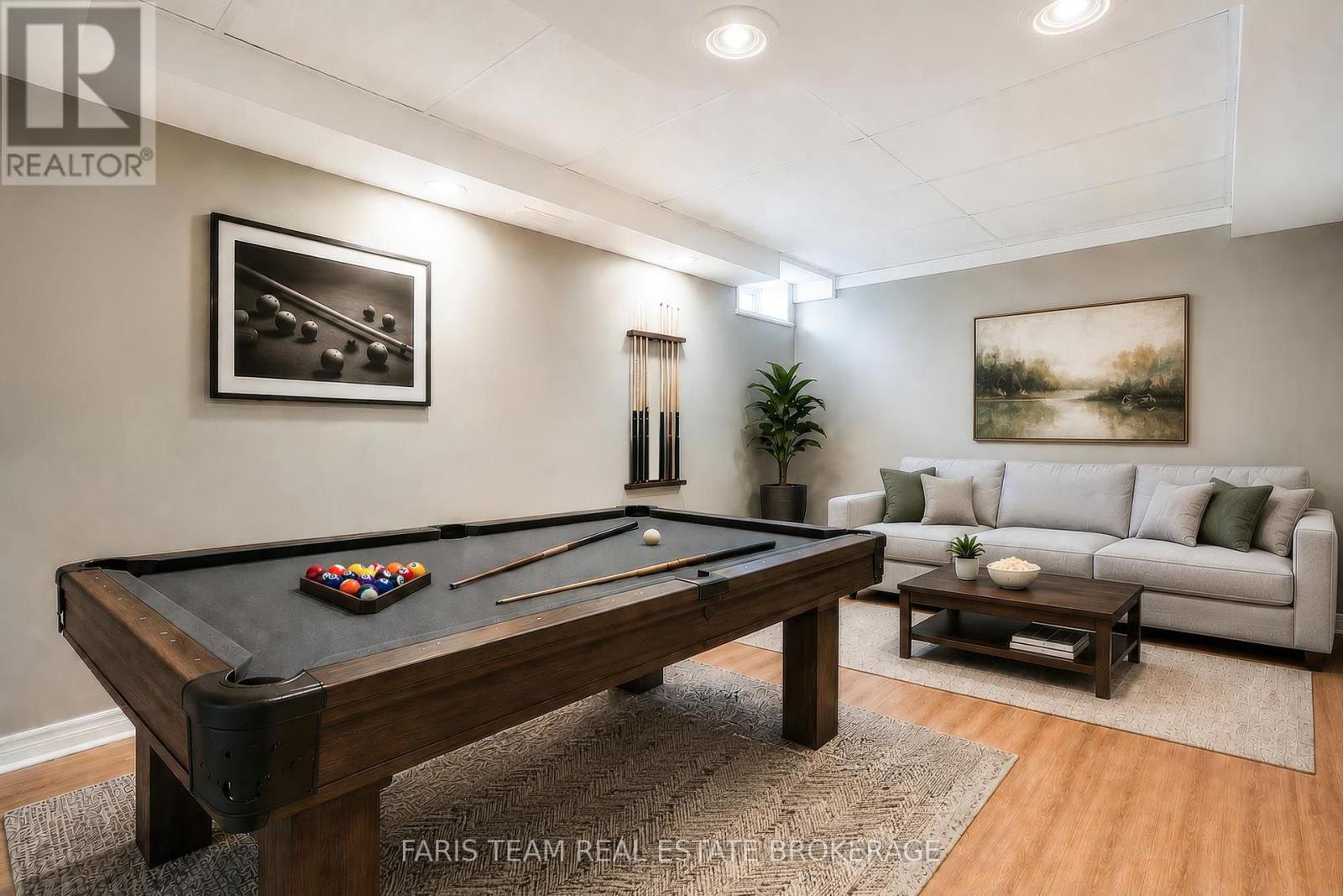 186 FERNDALE DRIVE S - 30