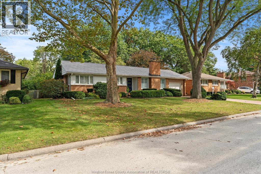 730 Champlain DRIVE - 2