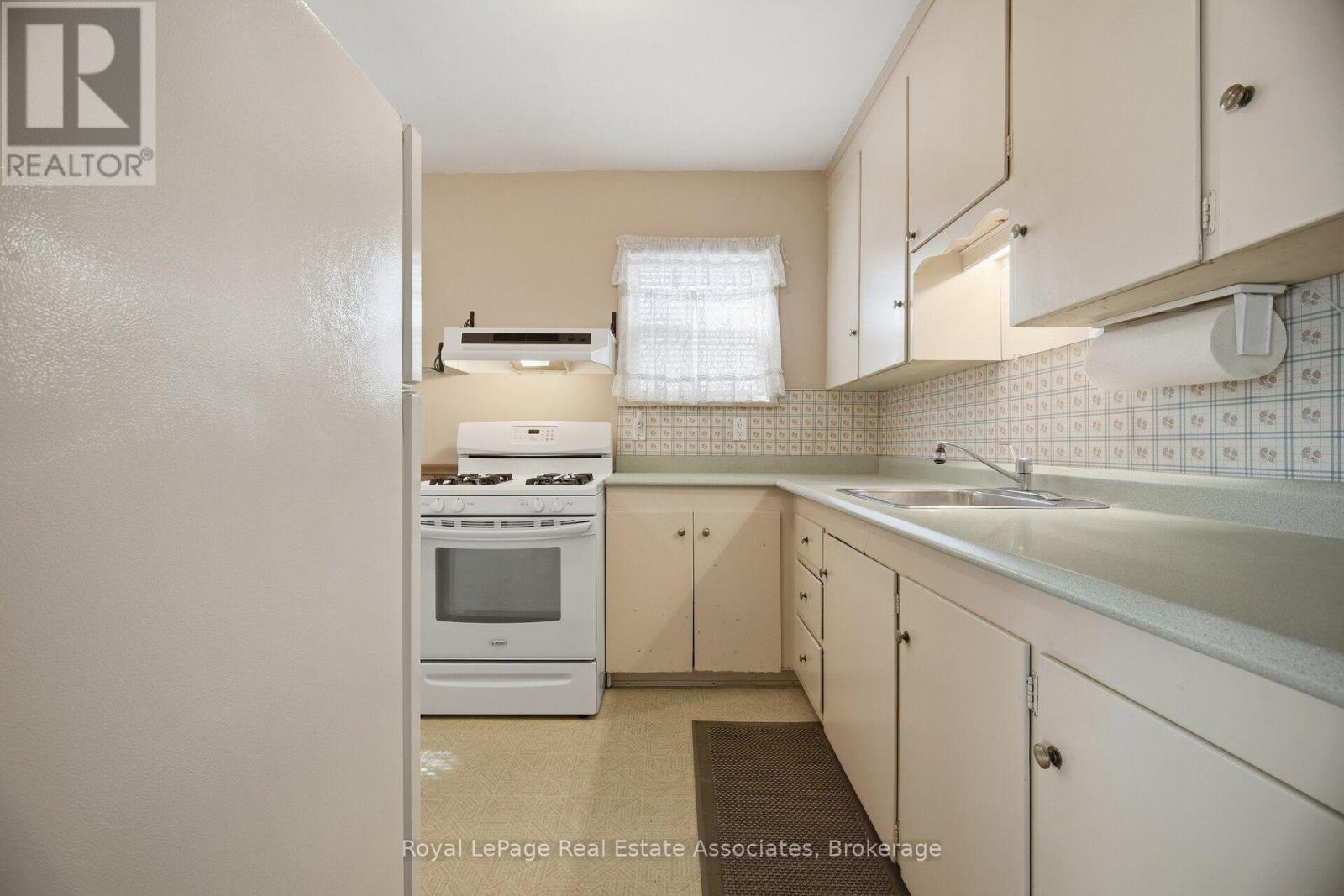 68 Allenby Avenue, Toronto, ON photo 24