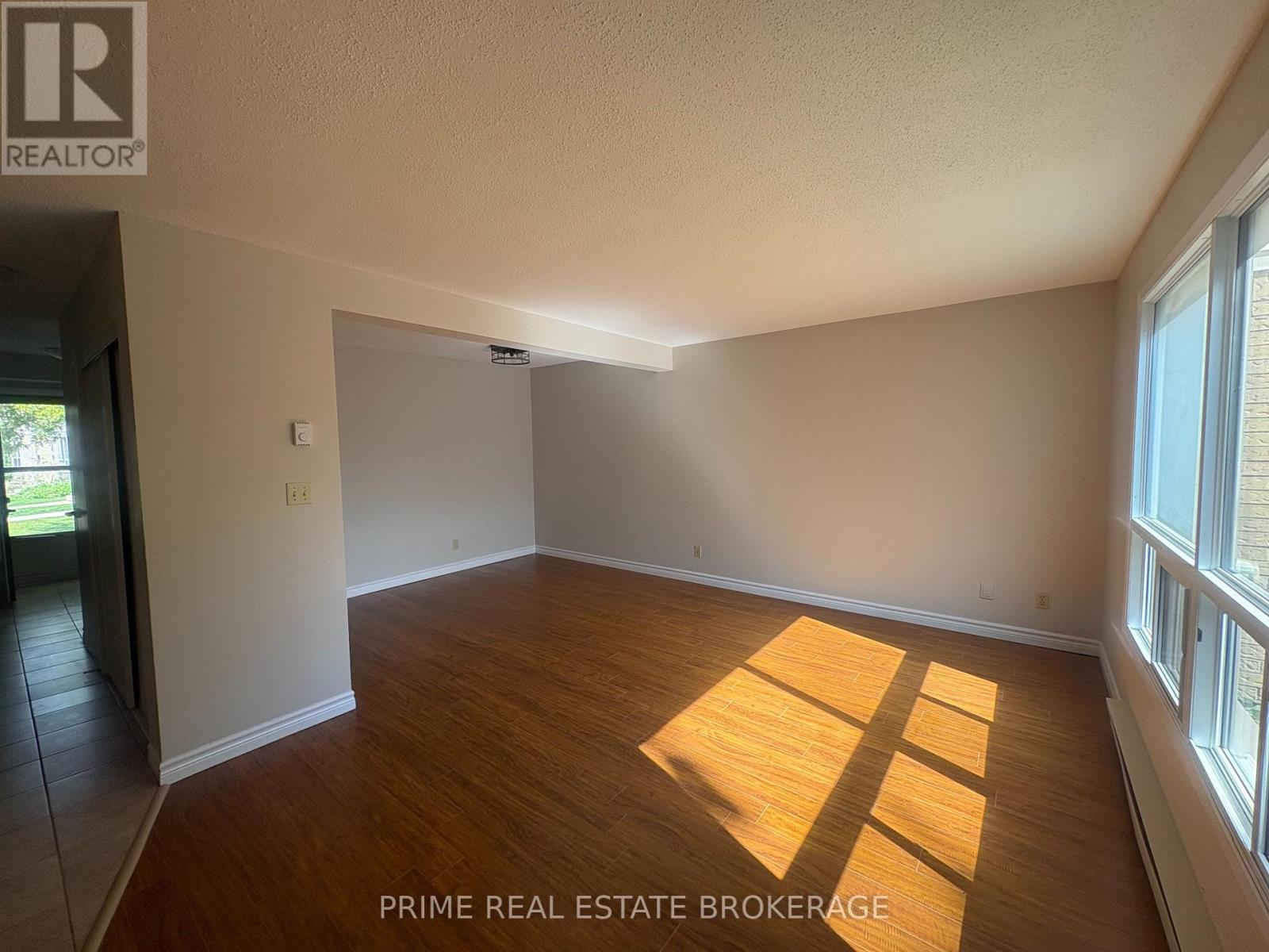 3 bedroom Single Family interior view, 55- 135 Belmont Drive, London South (South O), Ontario