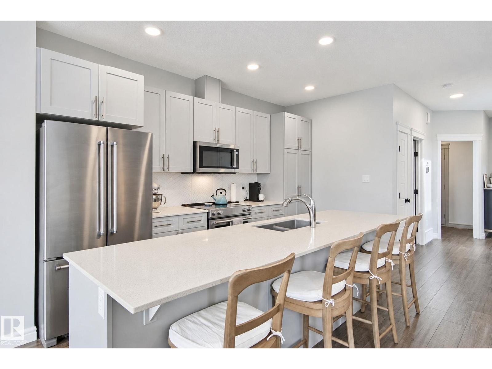 818 Cavanagh HE SW, Edmonton — photo 5
