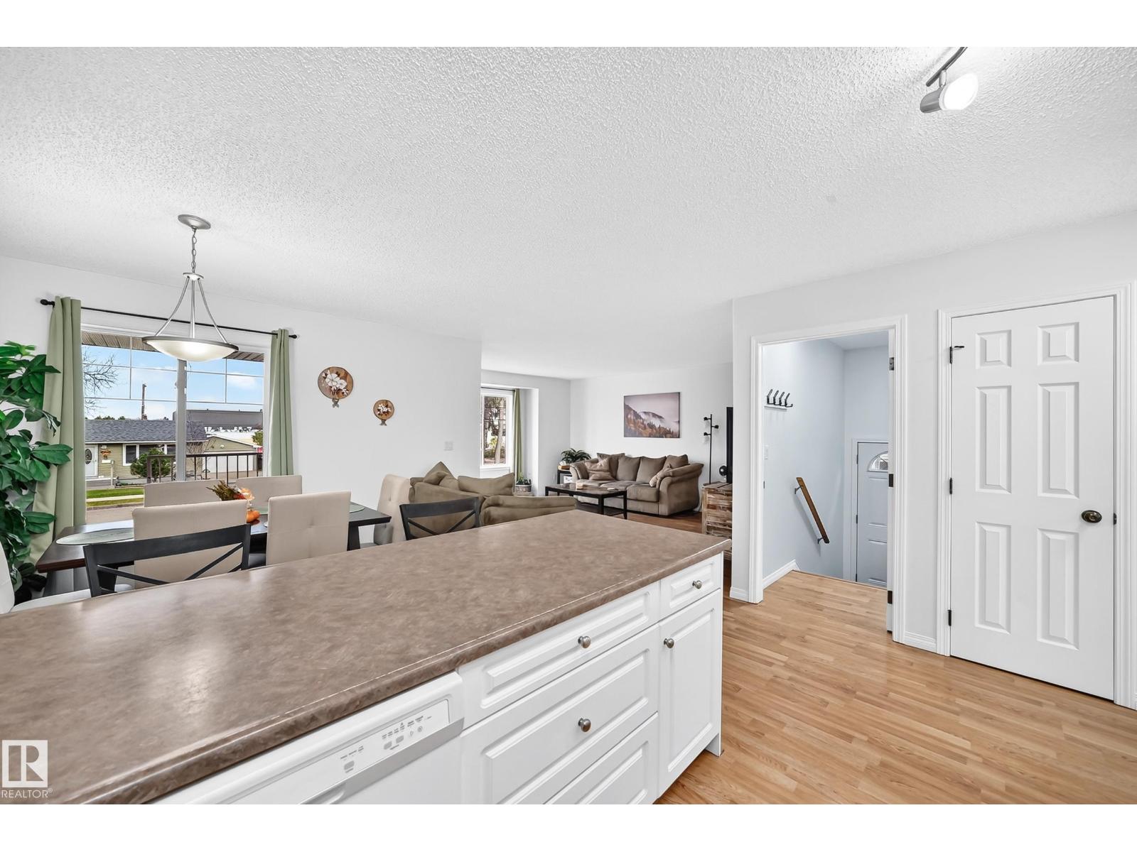 10015B 97 Avenue, photo 12