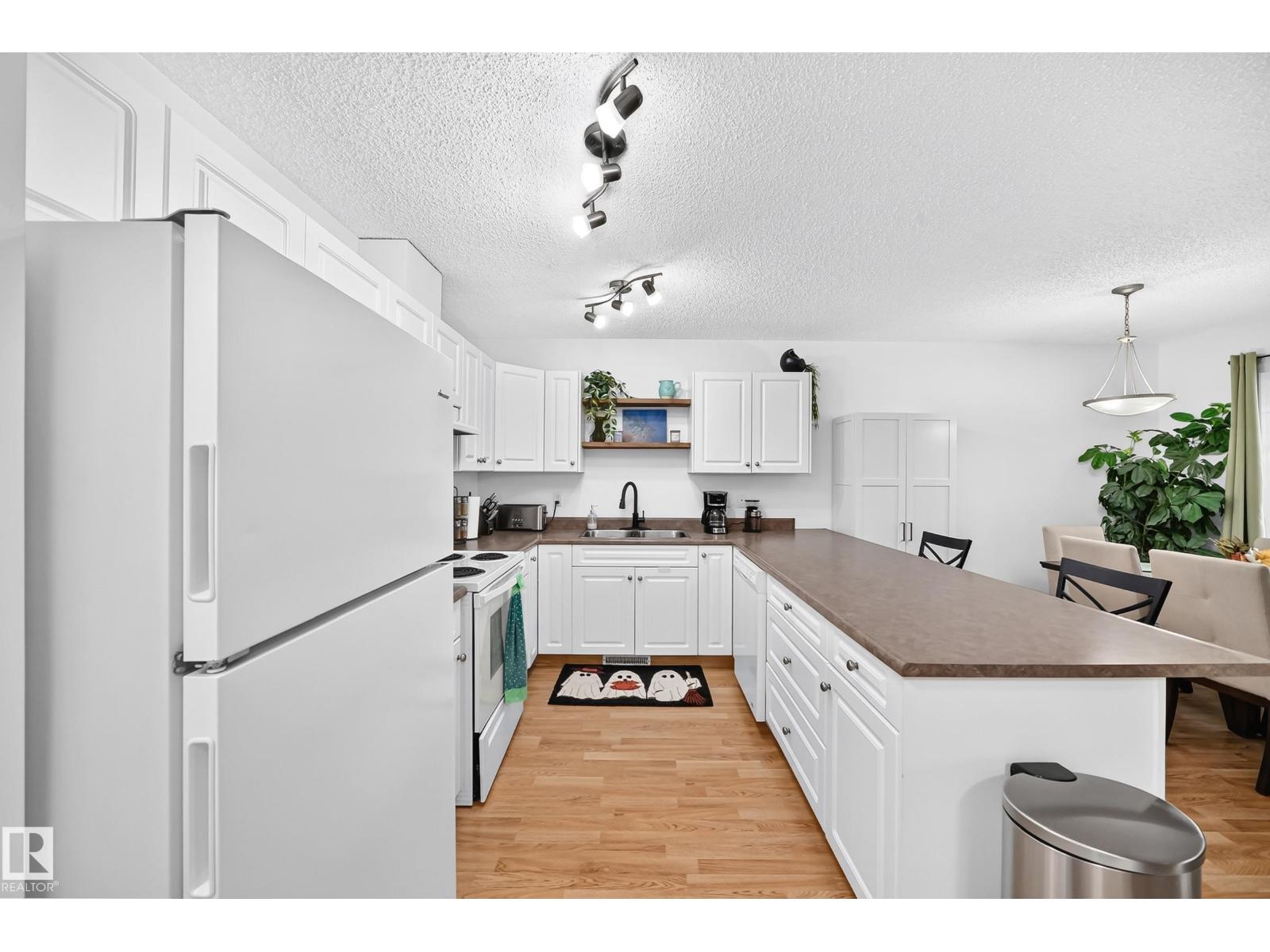 10015B 97 Avenue, photo 10