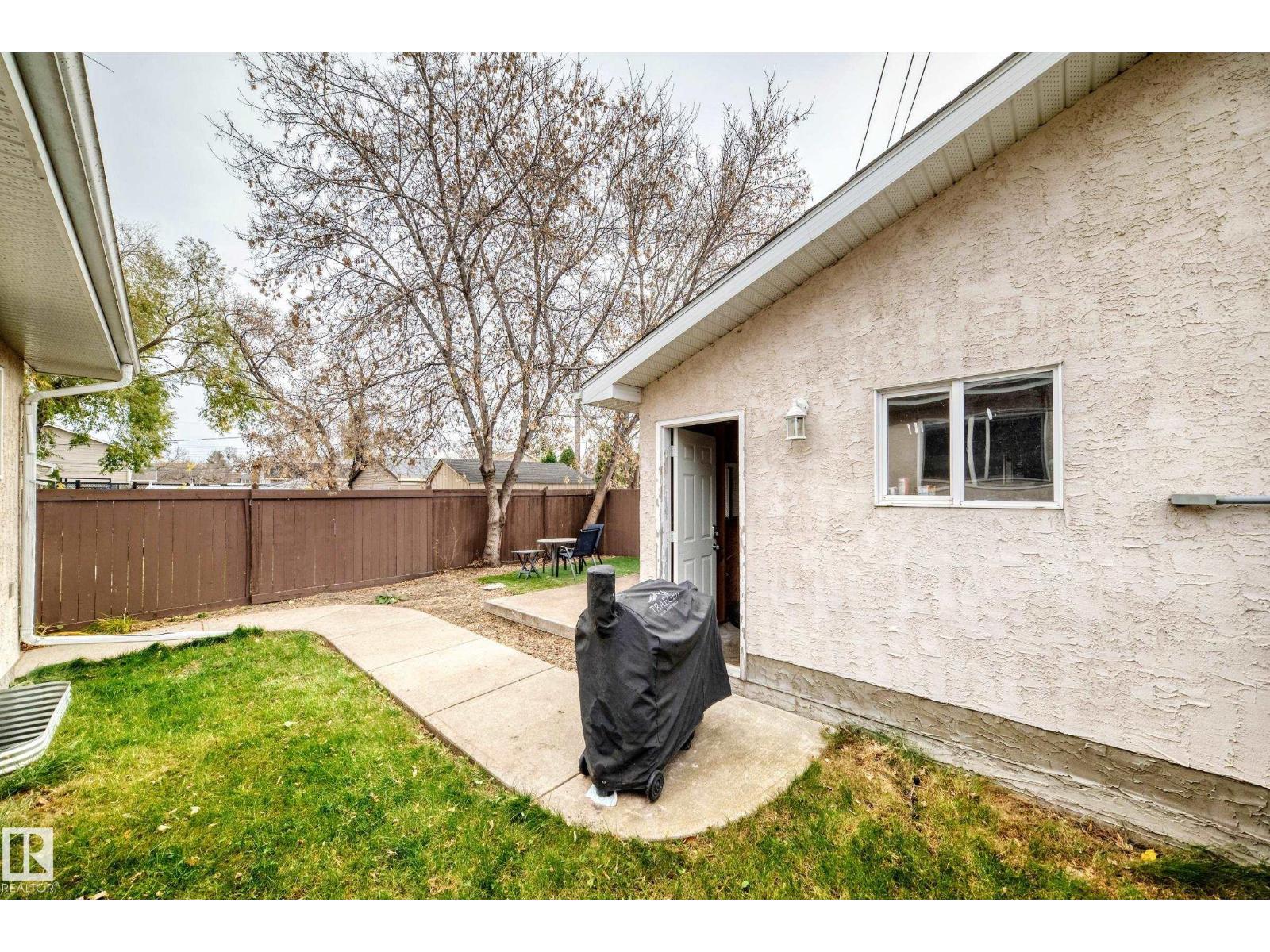 10015B 97 Avenue, photo 32