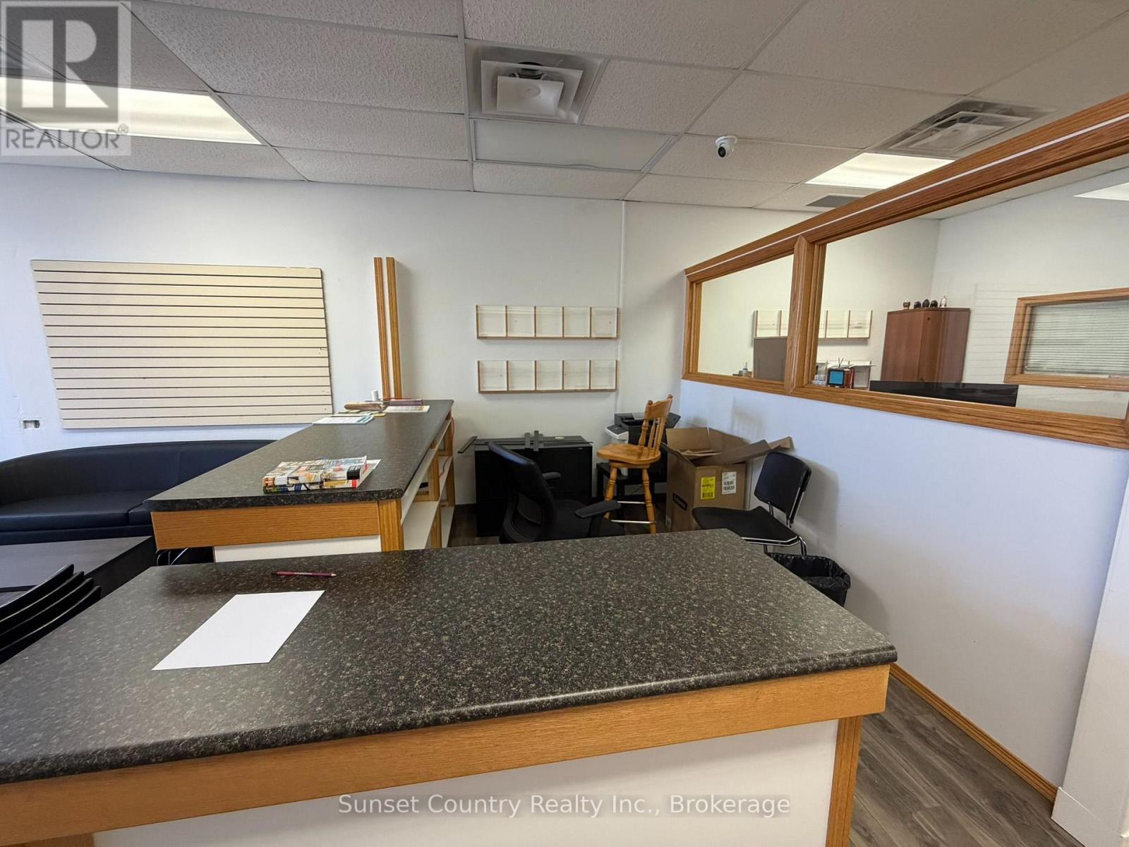 51 WHYTE AVENUE, photo 5