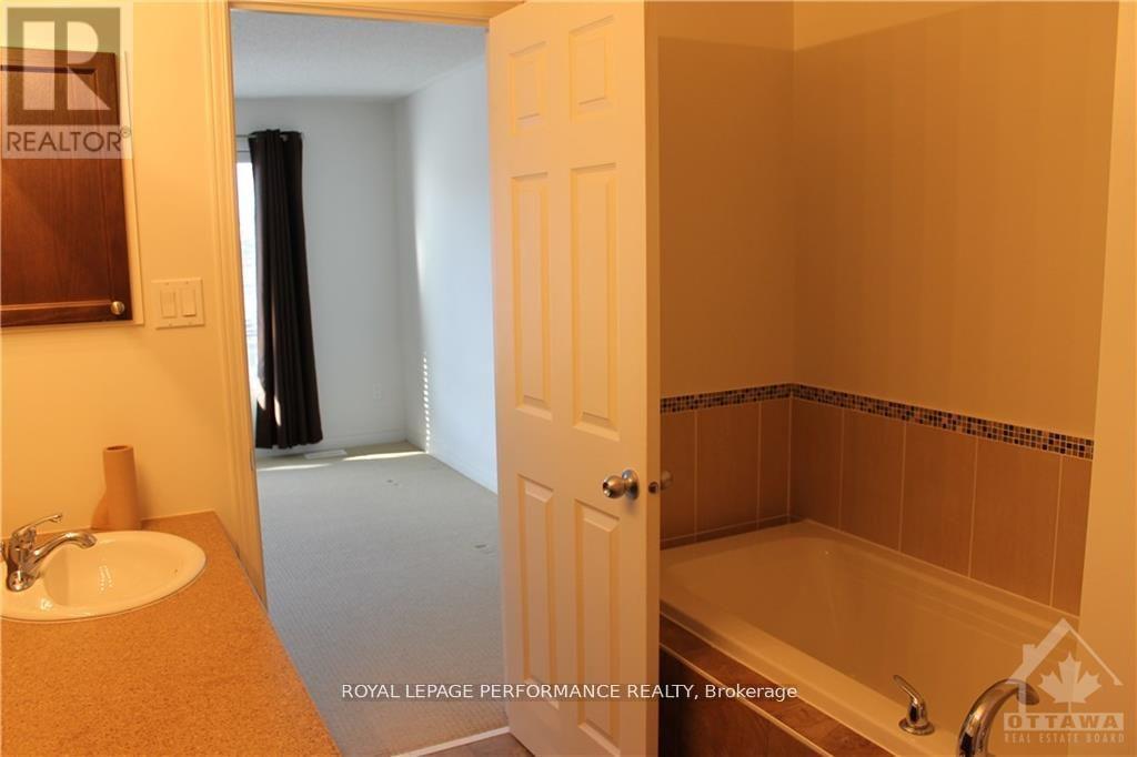 Condos for Rent in Ottawa – 368 ANTIGONISH AVENUE, Ottawa – By Peter Sagos - Image 9
