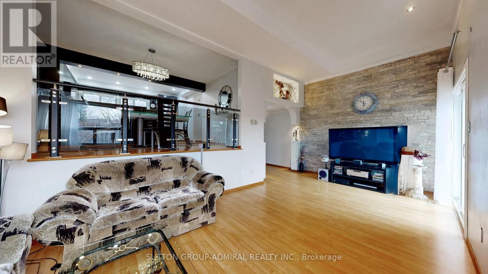 4 Dove Hawk Way, Toronto, ON photo 8