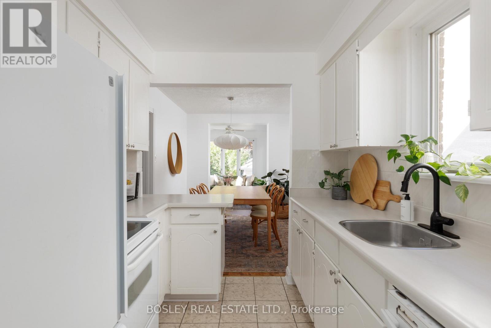 128 Leacrest Road, Toronto, ON photo 10