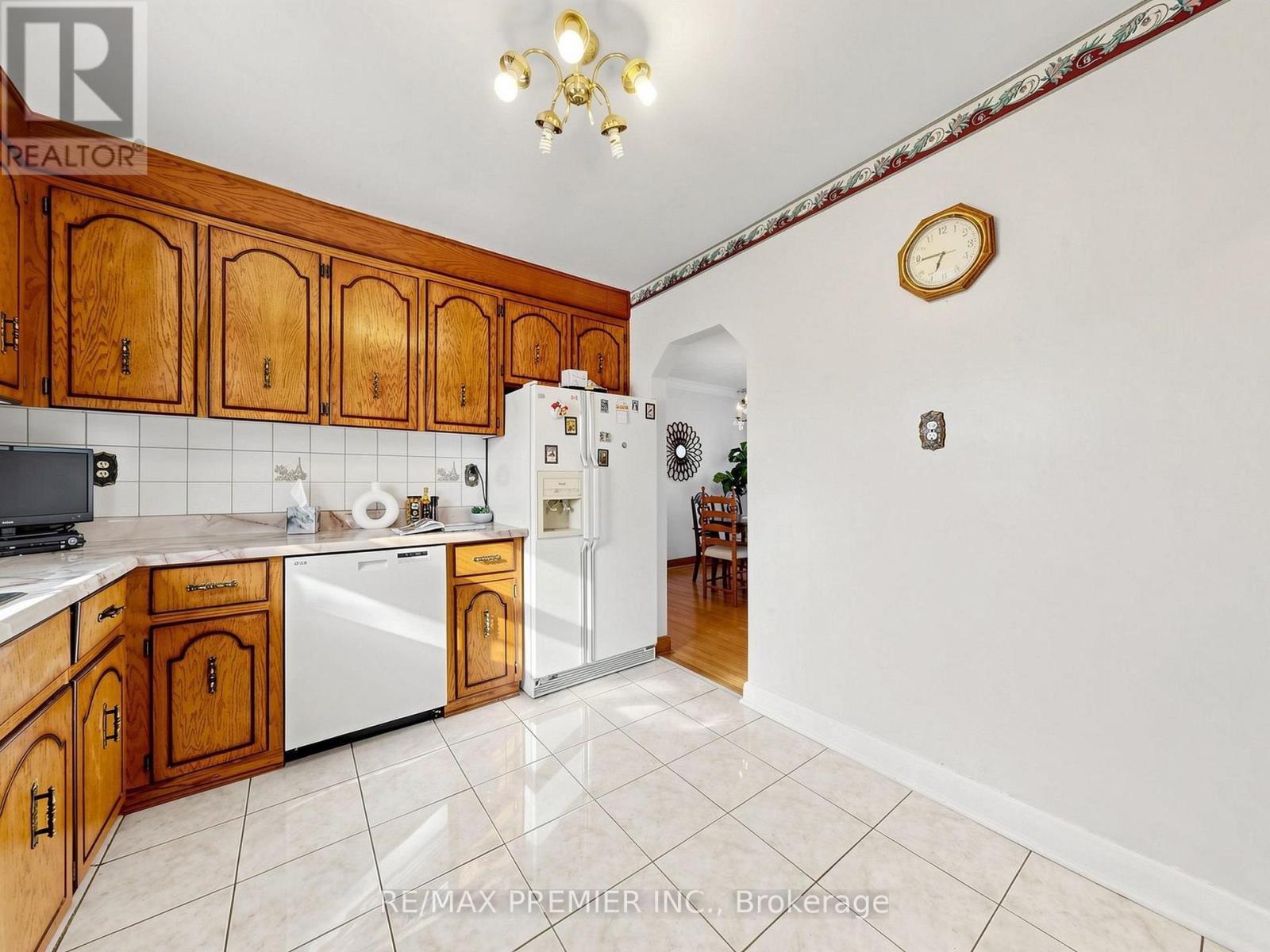 14 Shaneen Boulevard, Toronto, ON photo 10