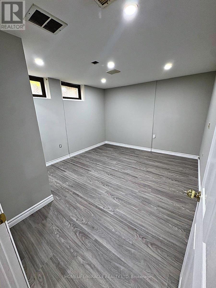 76 Switzer Drive, Oshawa, ON photo 16