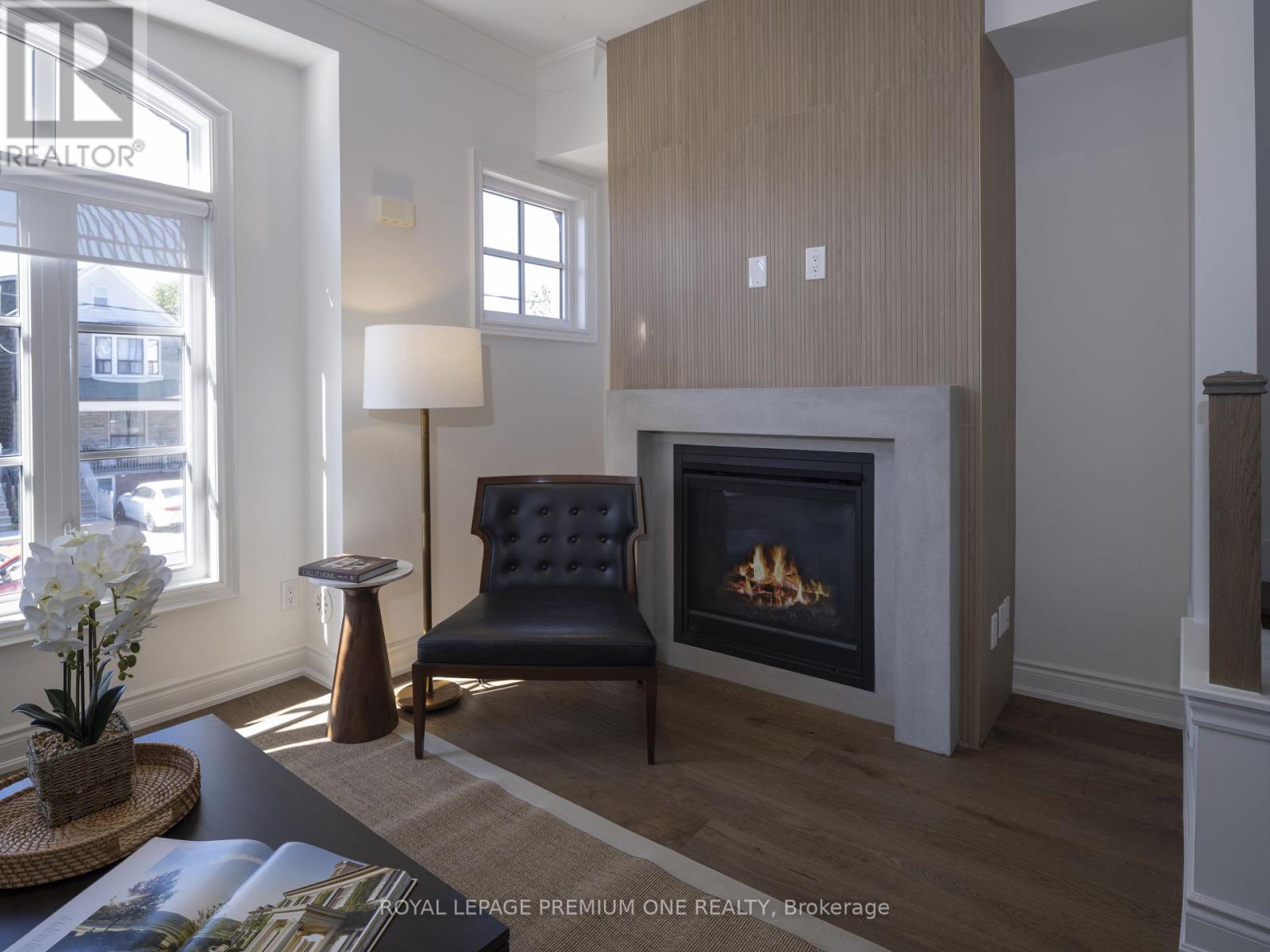 #4 1145 OSSINGTON AVENUE N - 12