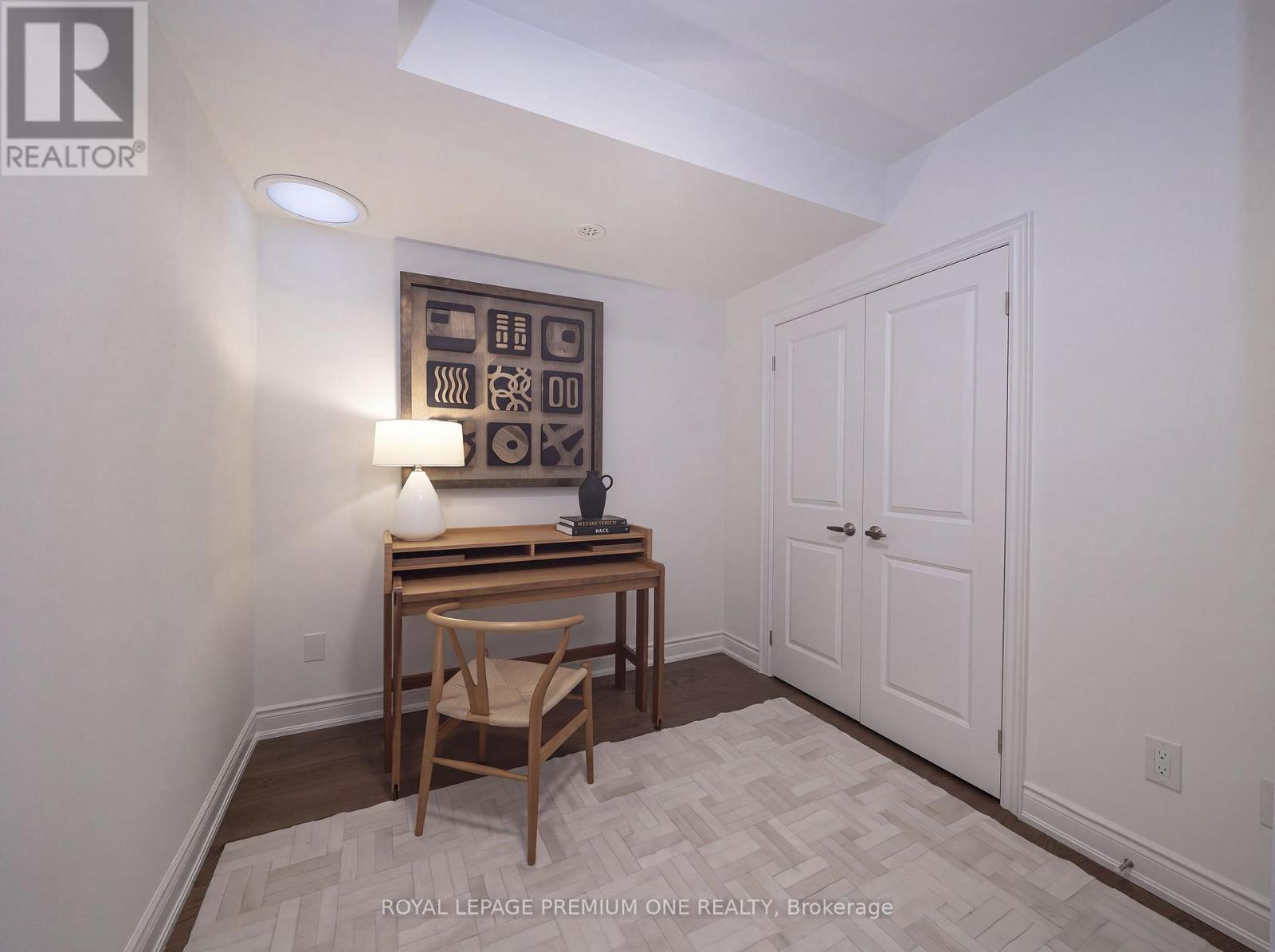 #4 1145 OSSINGTON AVENUE N - 16