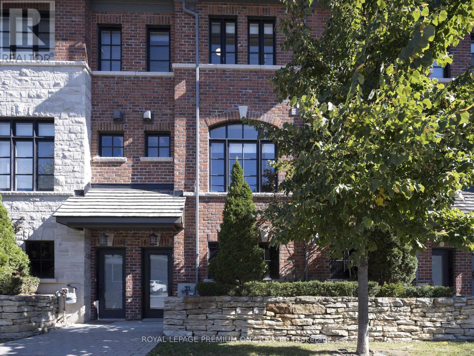 #4 1145 OSSINGTON AVENUE N - 2
