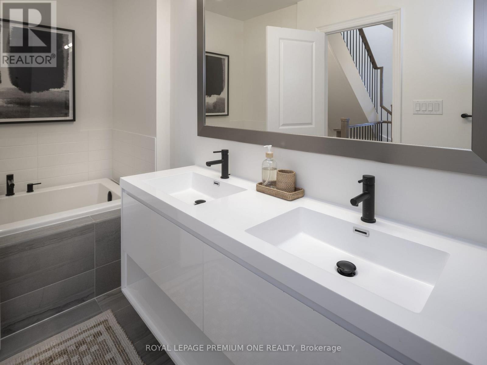 #4 1145 OSSINGTON AVENUE N - 19