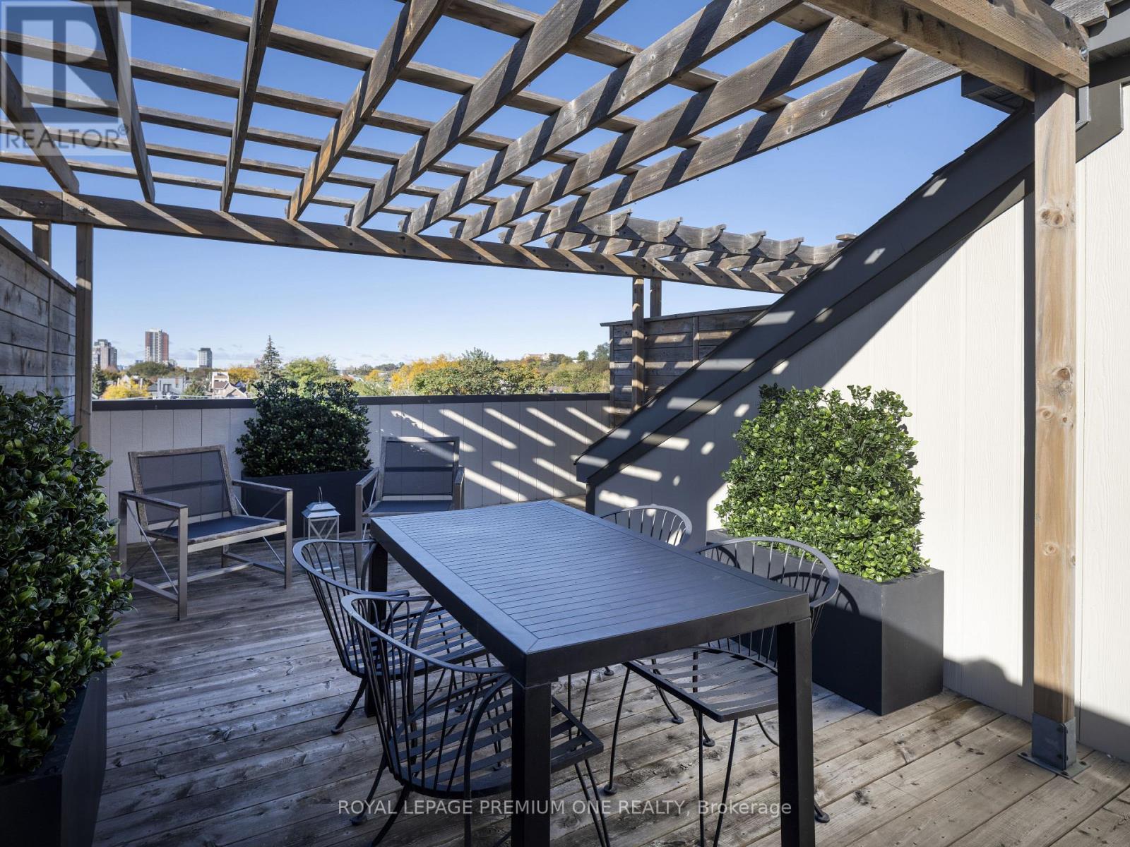 #4 1145 OSSINGTON AVENUE N - 24