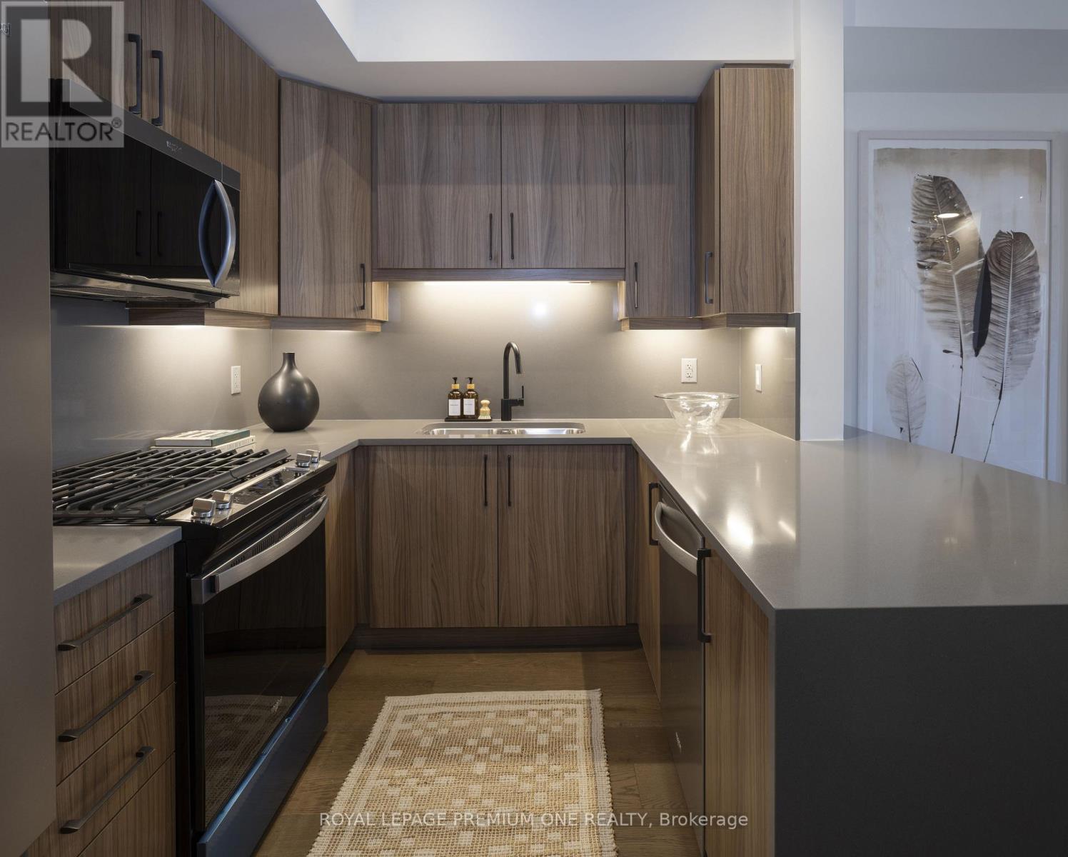#4 1145 OSSINGTON AVENUE N - 7
