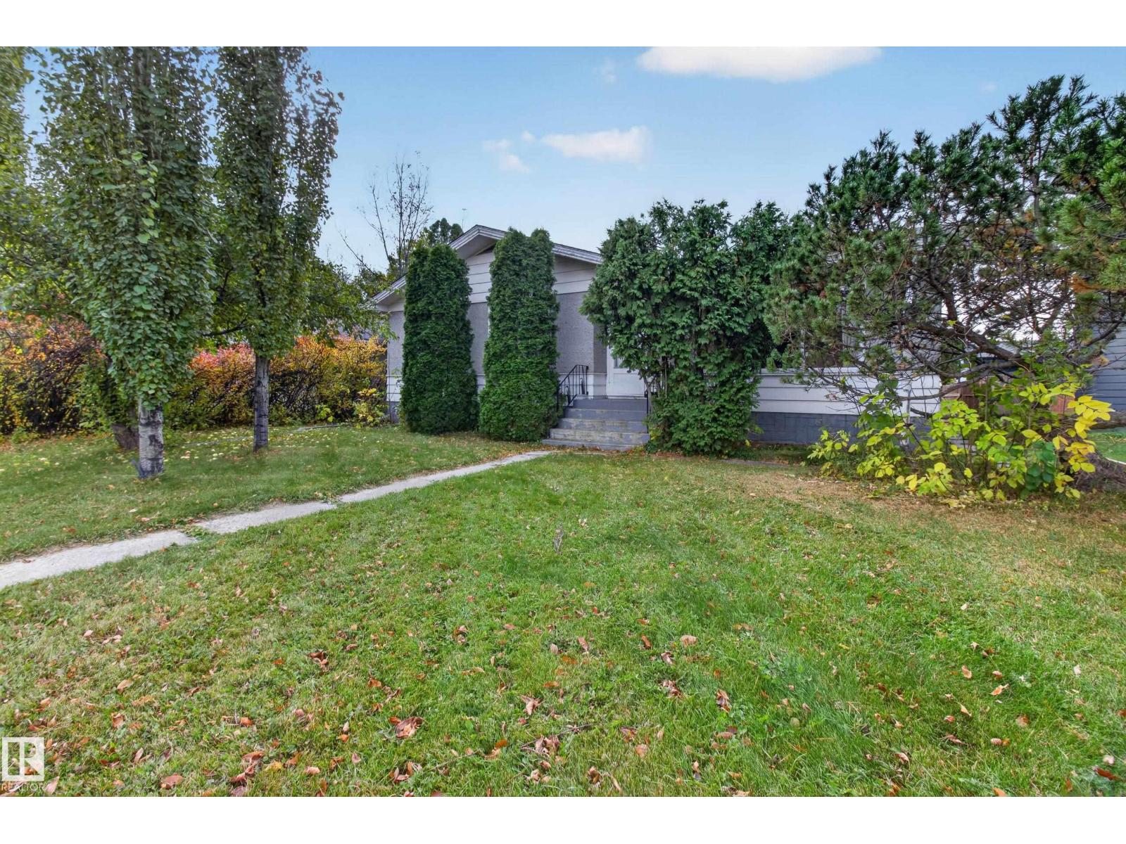 6321 104 AV NW, Edmonton — photo 2