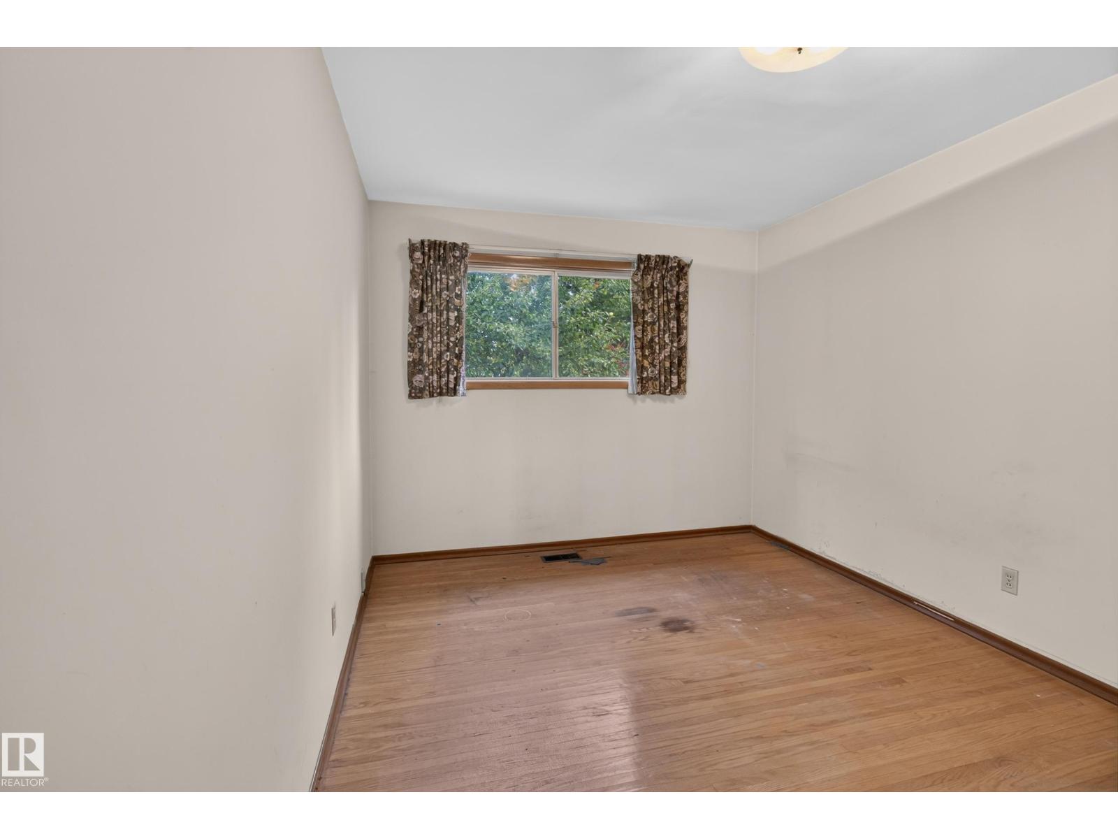 6321 104 AV NW, Edmonton — photo 21