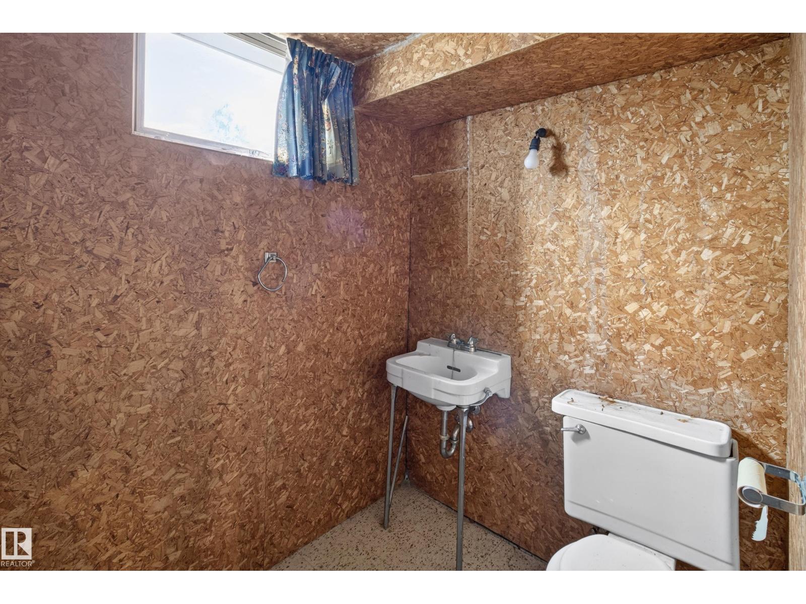 6321 104 AV NW, Edmonton — photo 31