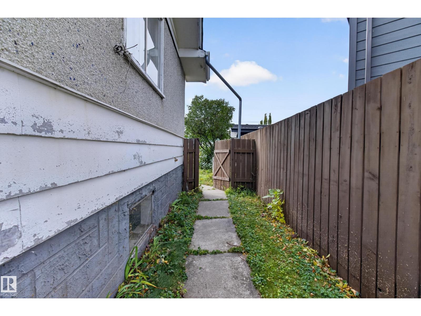 6321 104 AV NW, Edmonton — photo 33