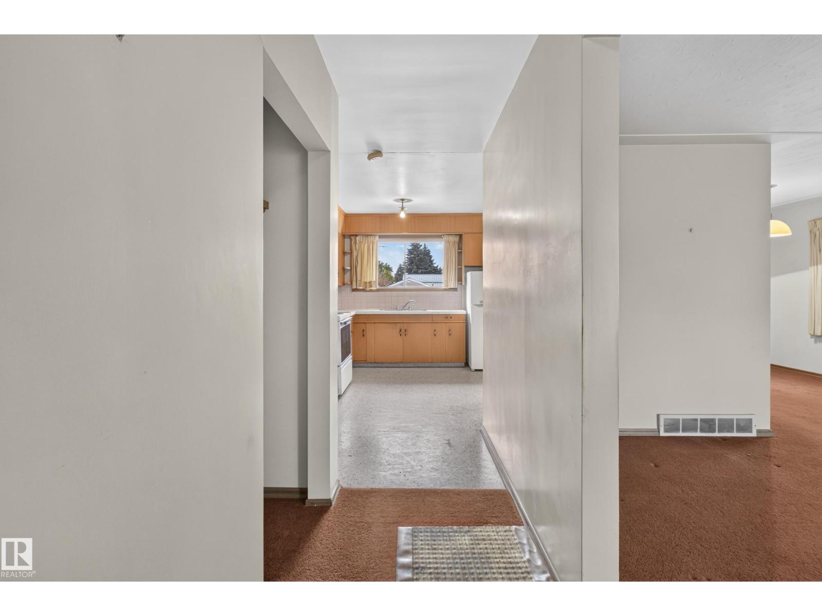 6321 104 AV NW, Edmonton — photo 4