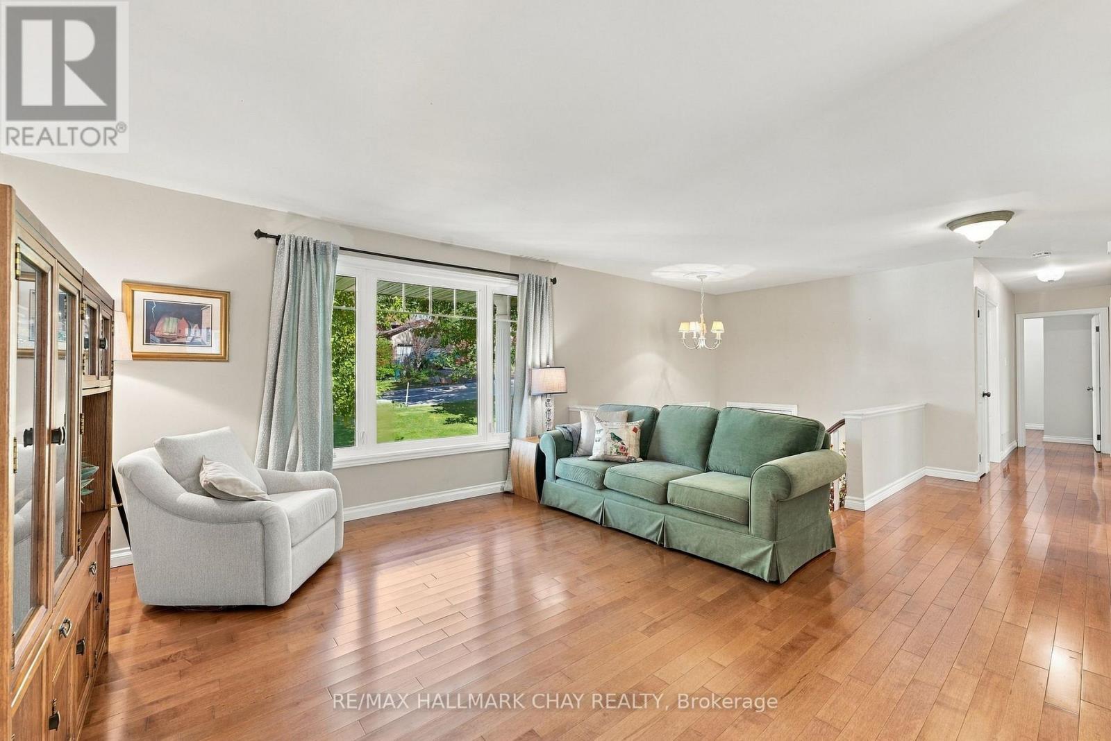 57 Belmont Crescent, Springwater photo 11